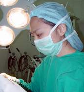 DR.Sakuna saja-isariyawut. board-certified plastic surgeon specializing in cosmetic plastic surgery at work